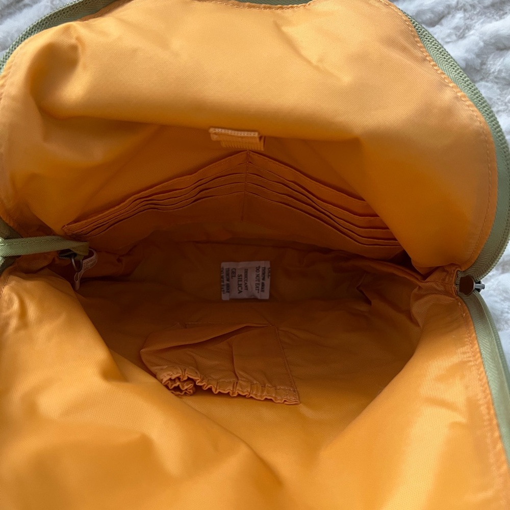 Versatile Green Sling Backpack - Picture 9 of 9